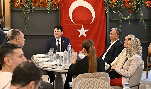 Uysal: "Dünyaya örnek olmak zorundayız"