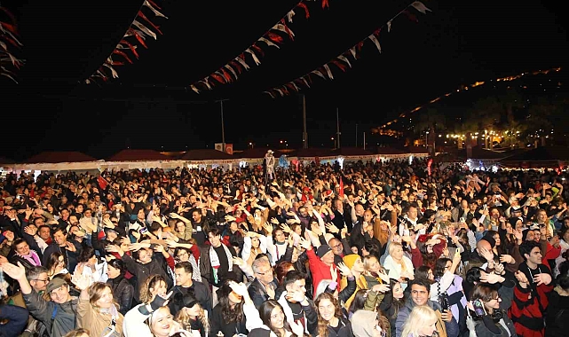 13. Alanya Uluslararası Yeni Yıl Pazarı renkli görüntülere sahne oldu