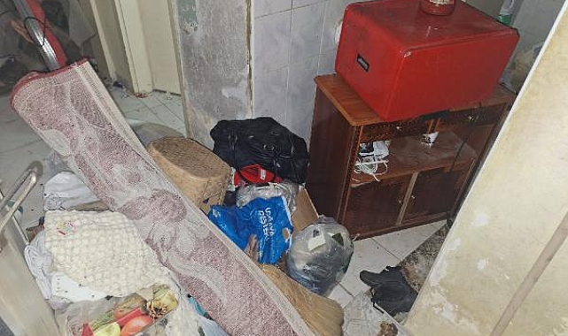 3 ton çöp çıkan evde 20 bin lira bulundu