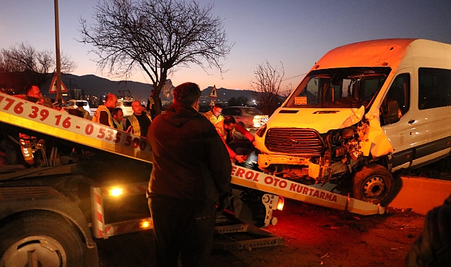 Afyonkarahisar'da işçi servisi devrildi