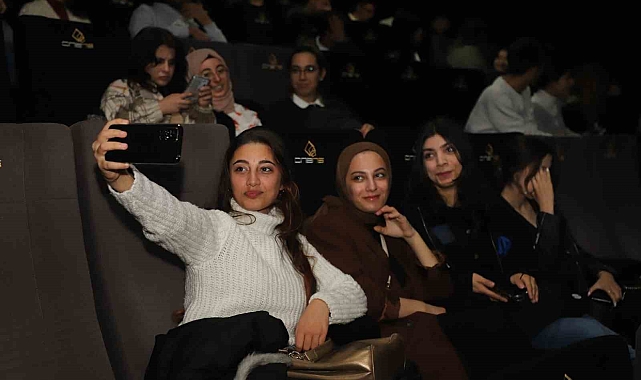 Akdenizli öğrenciler sınav stresinden sinema ile uzaklaştı