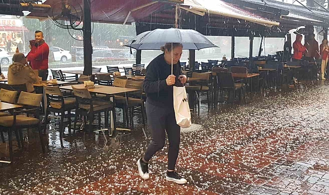 Alanya 15 dakikada beyaza büründü