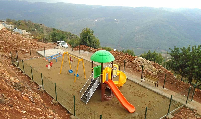 Alanya Belediyesi'nden 4 mahalleye daha yeni çocuk parkı