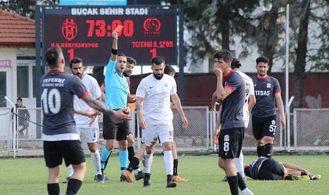 Amatör maçta 3'ü kırmızı toplam 15 kart çıktı