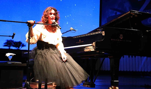 Anjelika Akbar'dan muhteşem konser