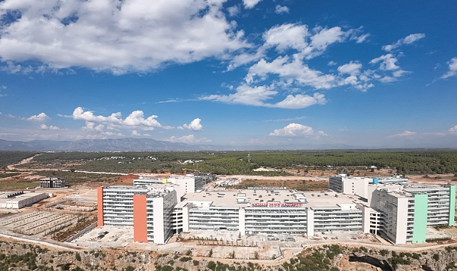 Antalya’nın tek şehir hastanesi, deprem anında 32 santim esneyebilecek