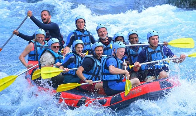 Antalya'da sezon uzadı, rafting yapan turist sayısı 1 milyonu geçti