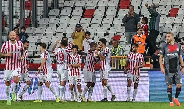 Antalyaspor Karagümrük karşısında