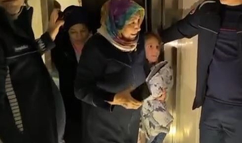 Asansörde panik yaşadılar