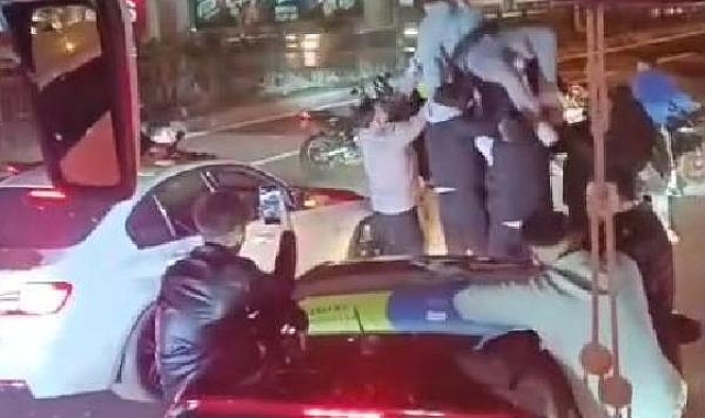 Asker uğurlama konvoyu yolu trafiğe kapattı