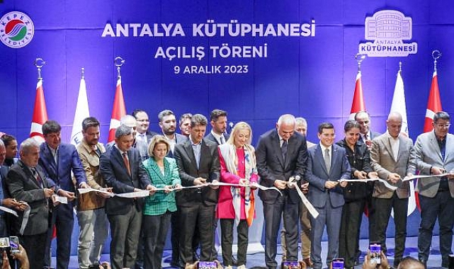 Bakan Ersoy, Akdeniz Bölgesi'nin en büyük kütüphanesini hizmete açtı