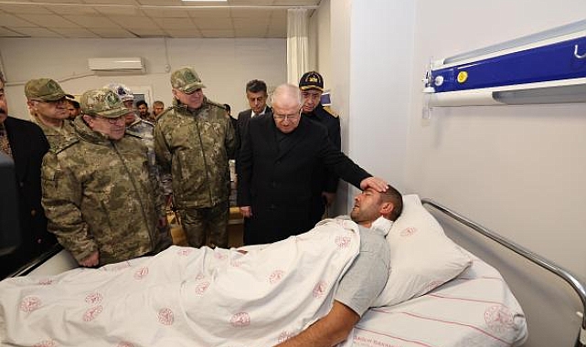 Bakan Güler, Şırnak'ta yaralı askerleri ziyaret etti