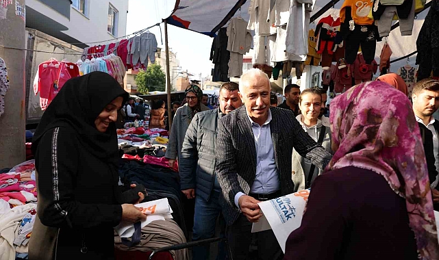 Başkan Gültak, pazar yerinde vatandaşların taleplerini dinledi