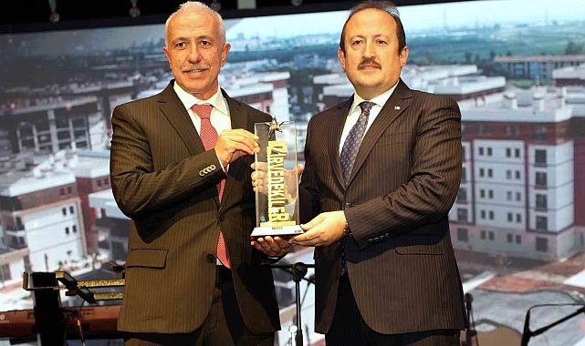 Başkan Gültak'a 'Yılın hizmet projesi' ödülü