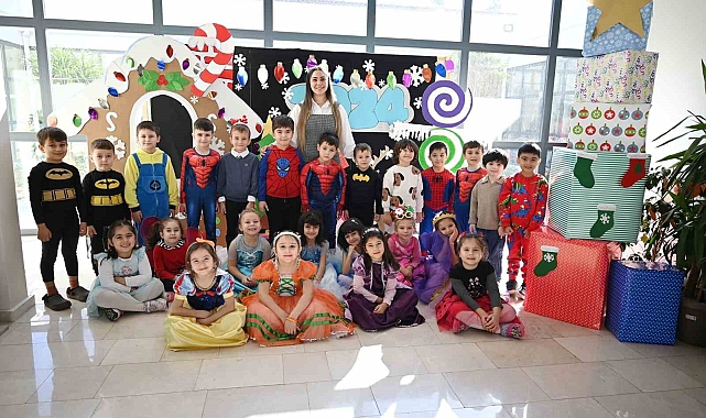 Başkan Topaloğlu, minik öğrencilerin yılbaşı heyecanına ortak oldu