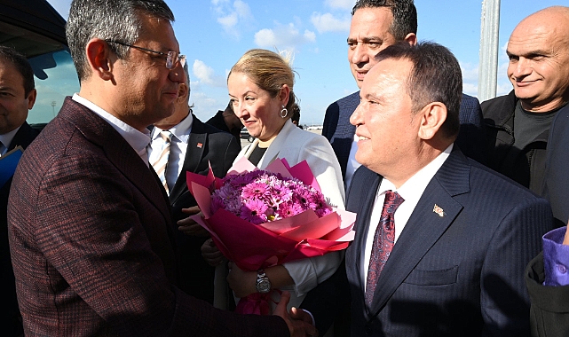 Böcek Özel’i havalimanında karşıladı