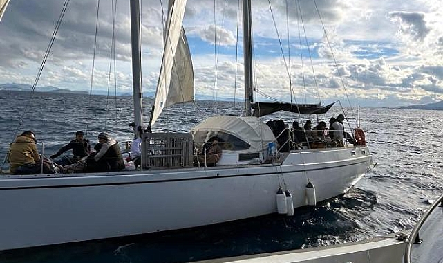 Bodrum&#039;da arızalanan tekne ile bottaki 136 kaçak göçmen kurtarıldı