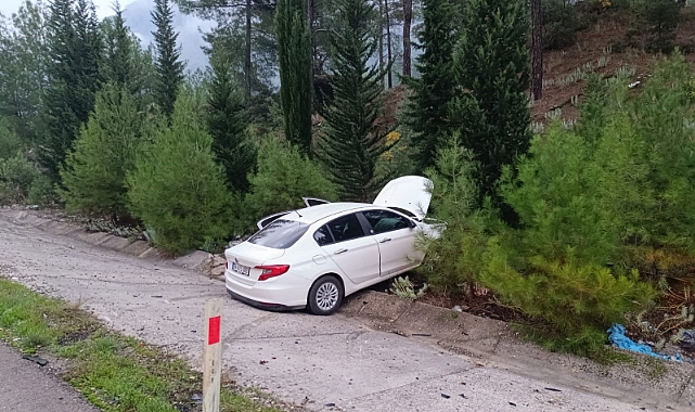 Burdur’da 2 otomobil ve tır çarpıştı: 1 yaralı