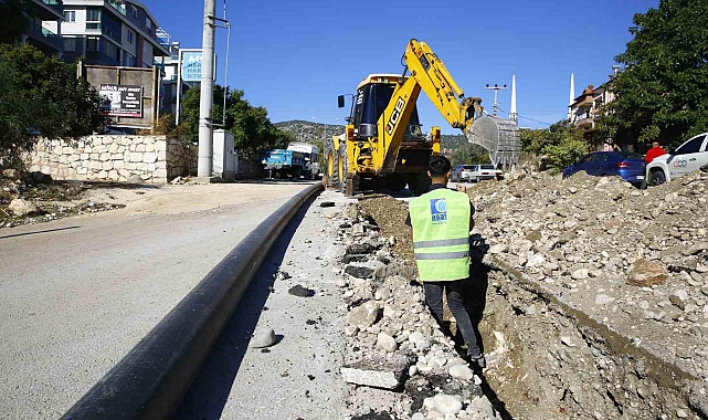 Büyükşehir Demre Gökyazı'da içme suyu hatlarını yeniliyor