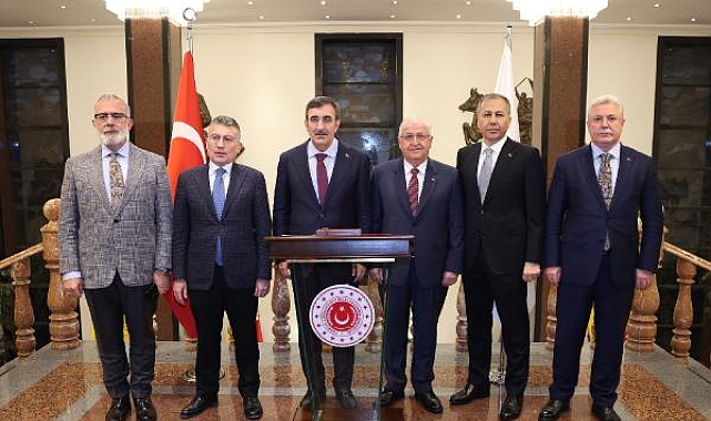 Cevdet Yılmaz ile beraberindekilerden Bakan Güler'e taziye ziyareti