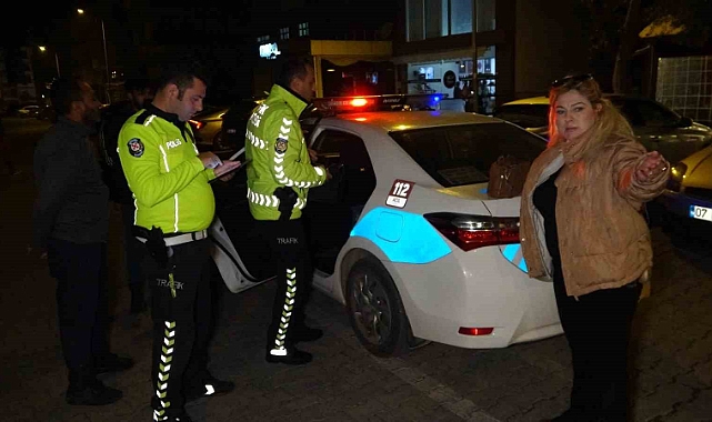 Ceza korkusuyla otomobili oğlunun kullandığını söyledi, polisler 'kamera var' deyince itiraf etti
