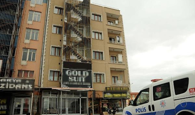 Dairesinde ölü bulundu