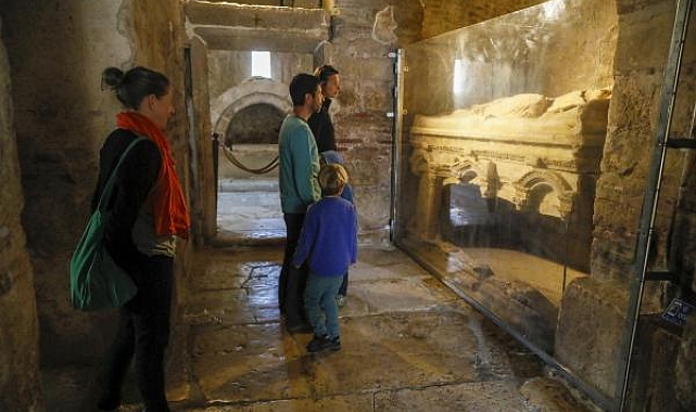 Demre nüfusunun 7 katı turist, &#039;Noel Baba&#039; için geldi