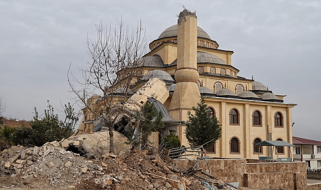 Depremde yıkılan tarihi mekanlar fotoğraflandı