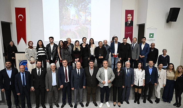 Dere ödül törenine katıldı