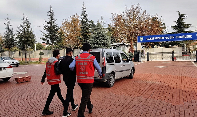 Dolandırıcı para çekmek isterken yakalandı