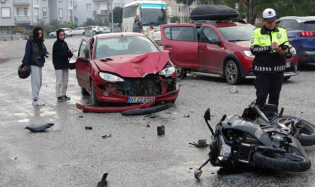 Ehliyetsiz sürücülerin kazası hastanede bitti