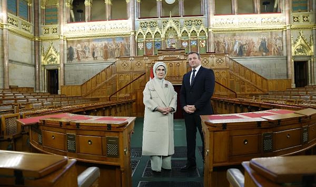 Emine Erdoğan,Türk-Macar Kültür Yılı'na özel sergiyi gezdi