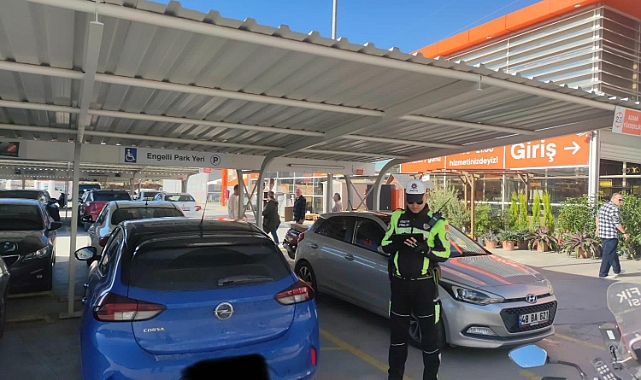 Engelli park alanlarına park eden araç sürücülerine ceza yağdı