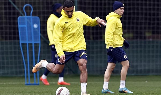 Fenerbahçe&#039;de Dzeko takımla çalıştı