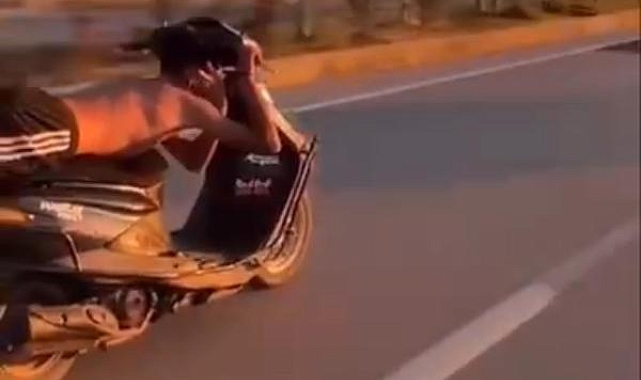 Fethiye'de yatarak motosiklet süren sürücünün tehlikeli yolculuğu kamerada
