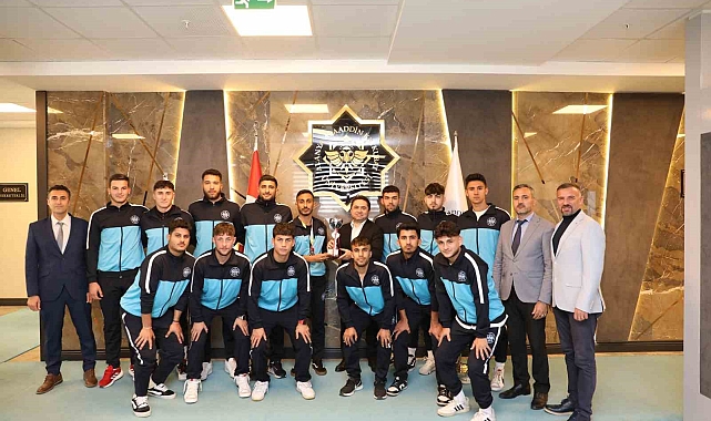 Futbolcular Türkdoğan'ı ziyaret etti