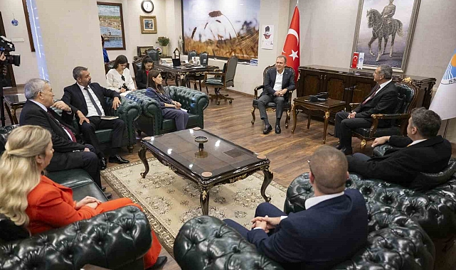 Gazimağusa Belediye Başkanı ve meclis üyeleri Mersin'de