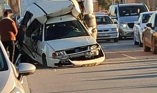 Hafriyat kamyonu kamyonete çarptı: 1 yaralı
