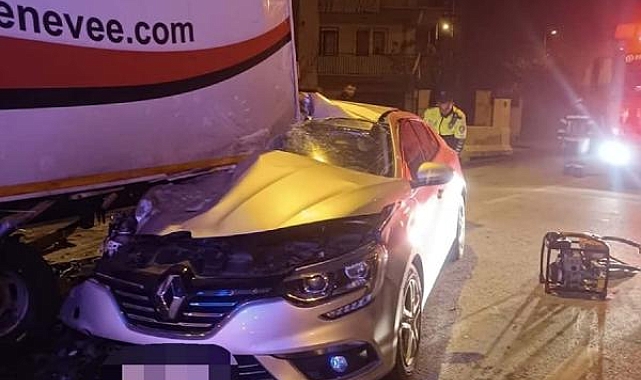 Kamyona çarpan otomobilde ölen Büşra, son yolculuğuna uğurlandı