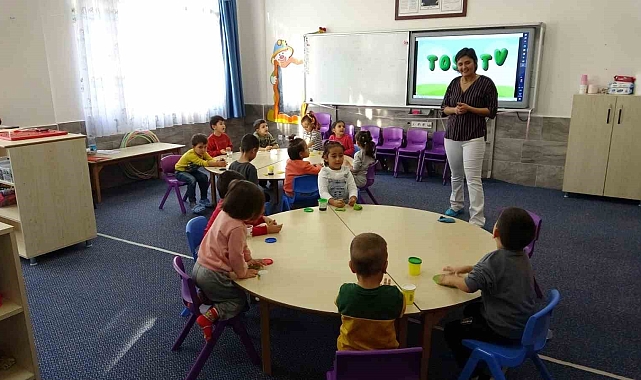 Kanseri yendi 2 yıl sonra öğrencilerine kavuştu