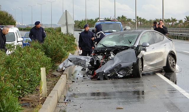 Karayolunda feci kaza ucuz atlatıldı: 3 yaralı