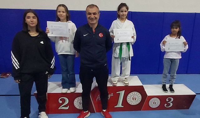 Kemer Belediyesi karate takımından 14 madalya