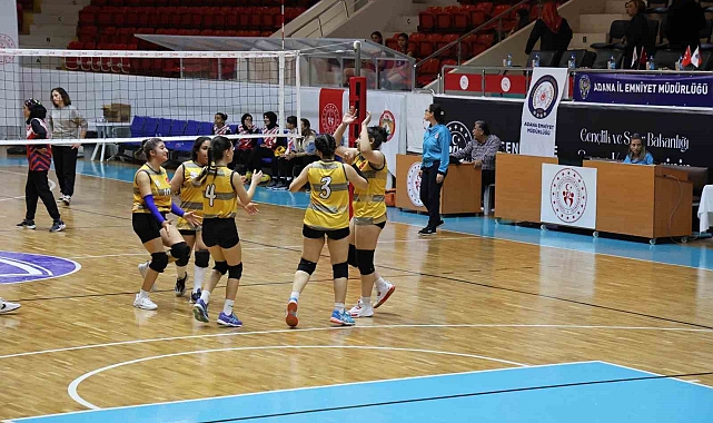 Liselerarası voleybol turnuvası nefes kesti