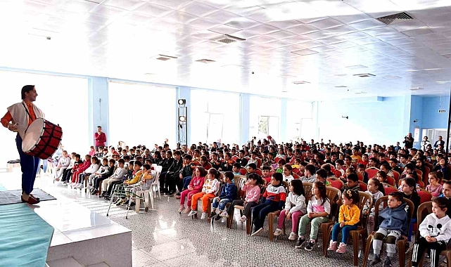 Mersin'de çocuklar tiyatro ile buluşuyor