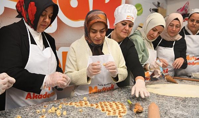 Mutfak Akademisi kursiyerleri yerli ürünlerle yardım yemekleri hazırladı