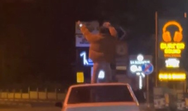 Müziğin ritmine dayanamadılar, seyir halindeki aracı diskoya çevirdiler