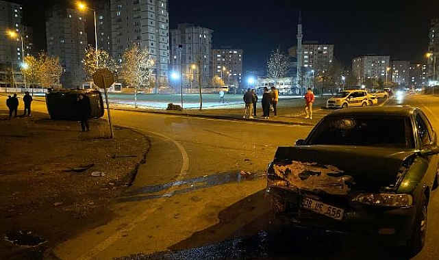 Otomobil ile minibüs çarpıştı: 7 yaralı
