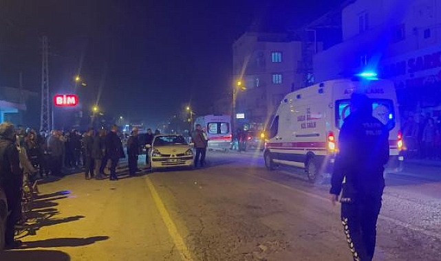 Otomobilin çarptığı 3 yaya yaralandı; kaza kamerada