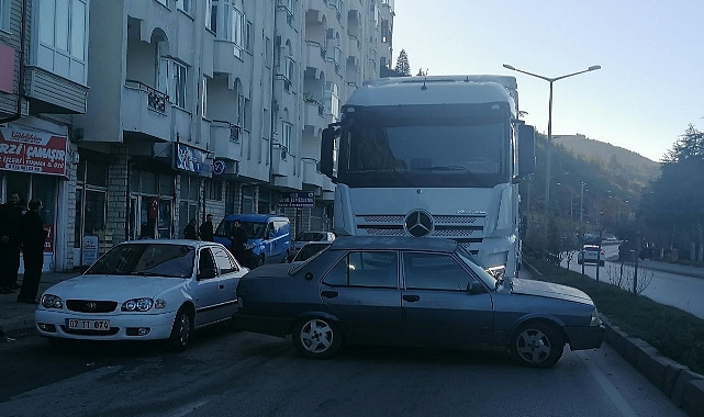 Otomobille TIR kazasında yaralanan olmadı