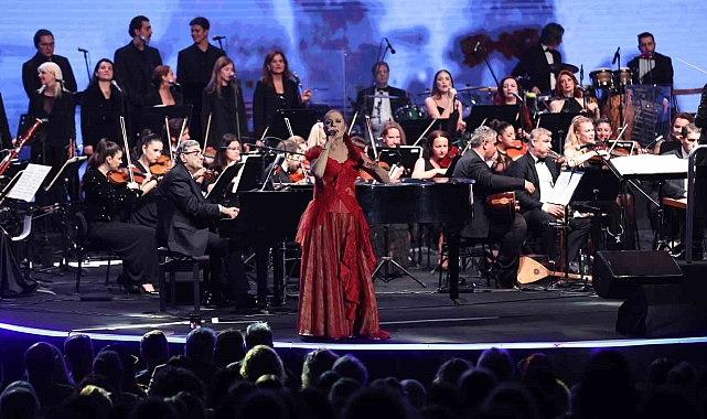 Piyano Festivali'nde Candan Erçetin konseri coşturdu